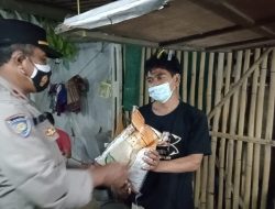 Polsek Tambelang Gelar Oprasi Simpatik Pembagian Bansos PPKM Level 4