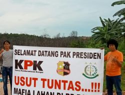 Presiden Jokowi Tiba di Batam,RCW Bentangkan Spanduk Bertuliskan Ini..