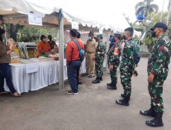 Sambut Hari Sumpah Pemuda Sudin PPKUKM Gelar Bazar Murah di Wilayah Binaan Koramil 02/TB