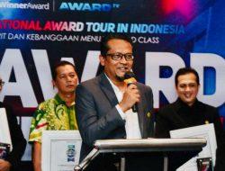 Saifulizan Mewakili CEO TV AlHijrah Raih Penghargaan Award No.1 di Indonesia