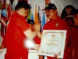 Peringatan Hari Buruh, Wali Kota Bobby Nasution Anugerahkan Penghargaan ke FSPTSI-KSPSI Kota Medan