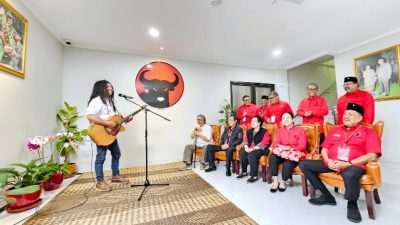 FOTO: Megawati bersama Seniman Butet Kartaredjasa dan Pelantun Lagu Jarji Jarbeh