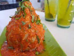 Pedagang UMKM Bakso Tumpeng Sambut Baik Gelaran World Surf League 2023