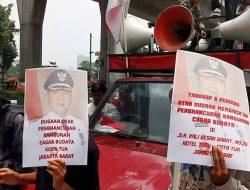 Geruduk Mabes Polri, Mahasiswa Minta Kapolri Tangkap Walikota Jakbar Uus Kuswanto Terkait Perusakan Cagar Budaya