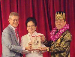 Sultan Paser XVIII Hadiri Ulang Tahun ke-20 Xinling Lotus Qi Gong Training Centre PTE. LTD