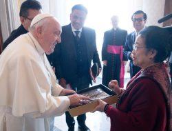 Makna Kain Batik Diberikan Megawati ke Paus Fransiskus