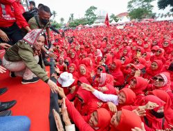 FOTO BERITA: Atikoh Ganjar Disambut Meriah Ribuan Massa di Lampung Selatan