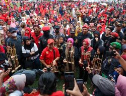 FOTO BERITA: Sambutan Meriah Luar Biasa Saat Atikoh ke Kota Gajah Lampung Tengah