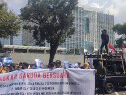Demo di Depan Kedubes : “Ada Keterlibatan LSM ASING Dalam Memelihara Calon Boneka Pemilu 2024”