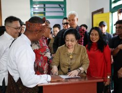Megawati Kukuhkan ‘Jaket Bung Karno’ yang Bikin Deklarasi Istana Gebang Blitar