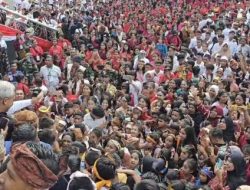 VIDEO: Detik-detik Ganjar Pranowo Diserbu Warga usai Upacara Hari Pancasila di Ende