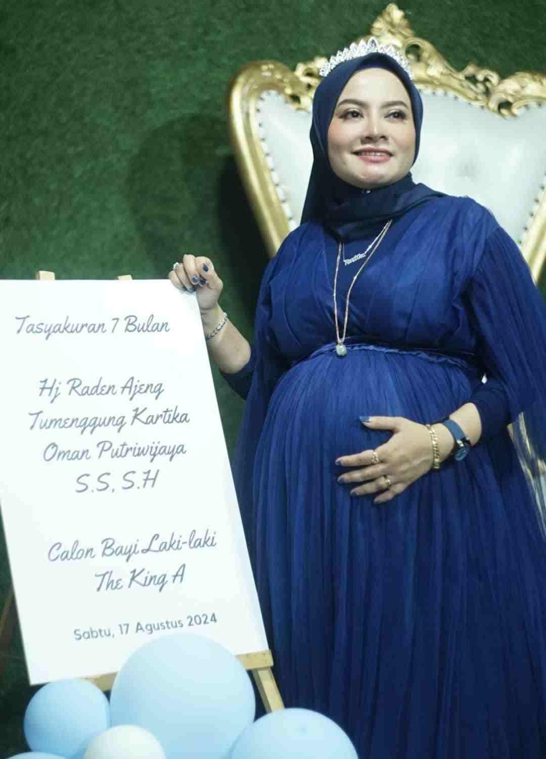 Adat Istiadat Dalam Kehamilan Acara Tasyakuran Lima dan Tujuh Bulanan Hajja Kartika Oman