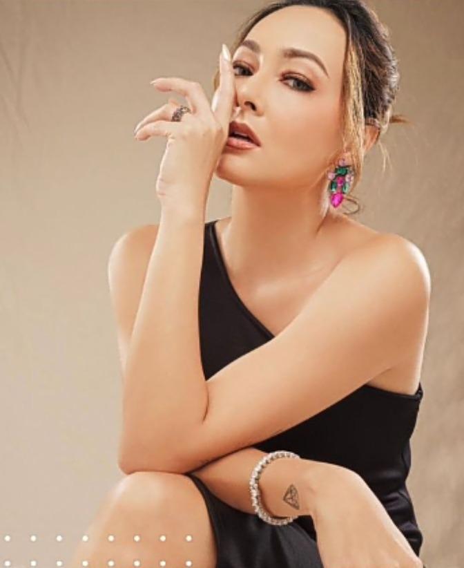 Dewi Rezer dan Saira Nisar: Dua Sosok Inspiratif di Dunia Hiburan dan Kecantikan