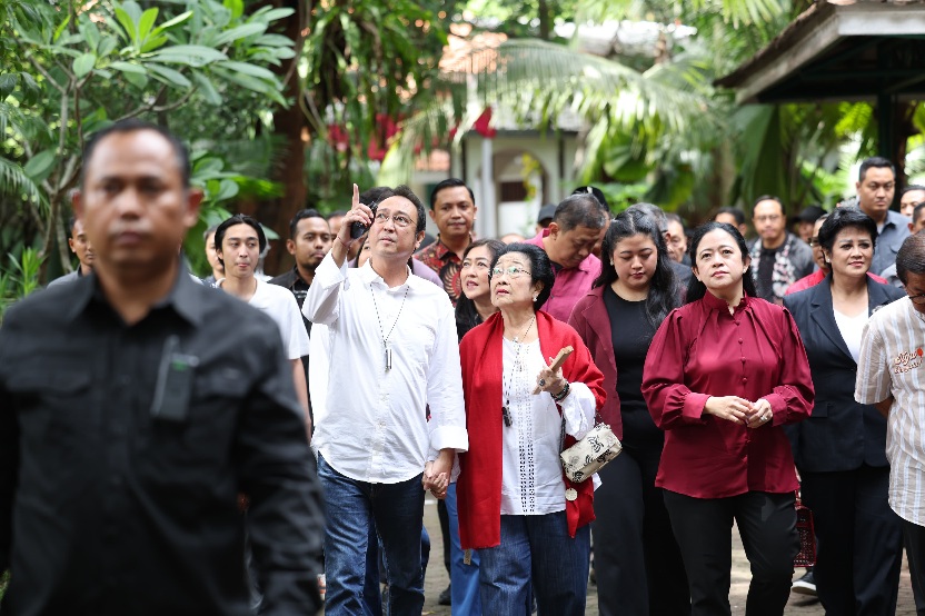 Foto Berita: Megawati Nyoblos Pilkada Jakarta di Kebagusan