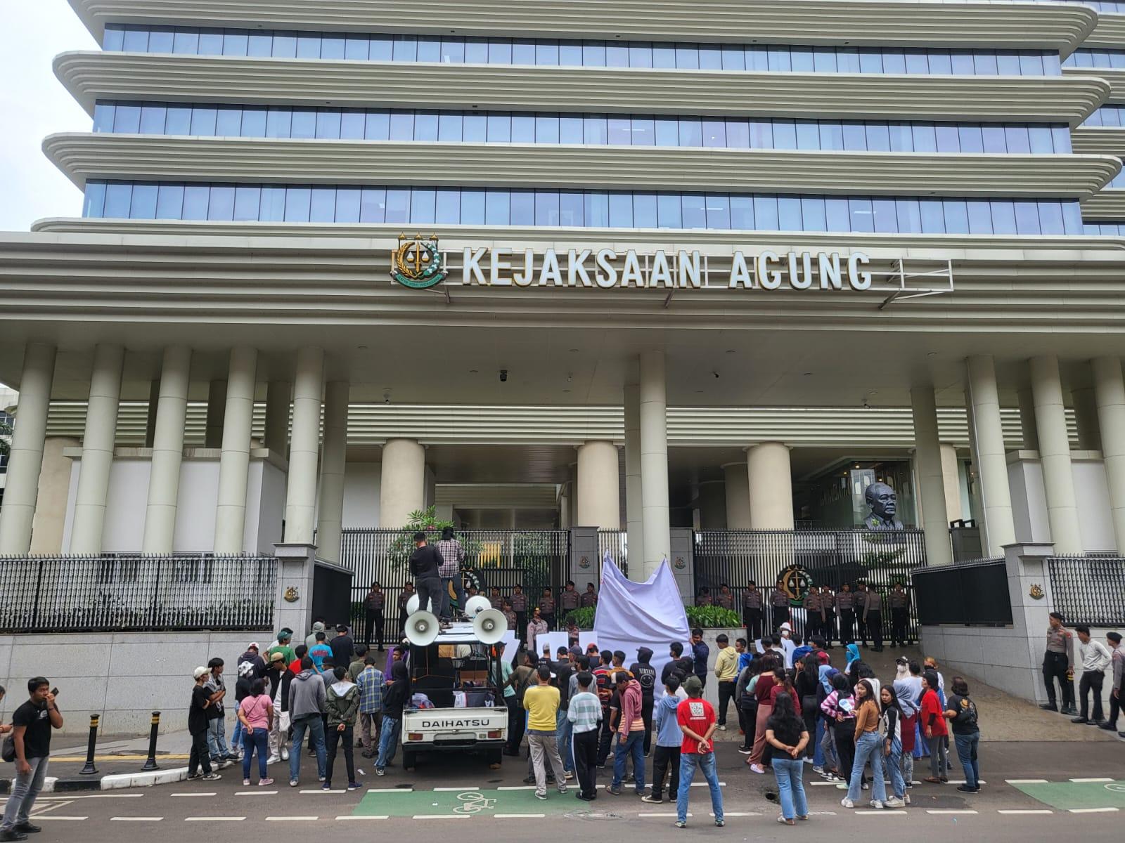 PERMAKIN Aksi Demo Besar di Kejagung: Desak Kajati Papua Diperiksa, Bupati Terpilih Jayapura Jadi Tersangka