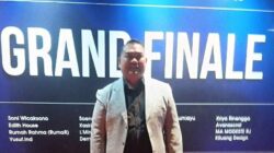 Dicky Wahyudi dengan Brand Crrante Cosmetic Sponsor Utama Acara Grand Finale Asia Model Festival oleh Face of Indonesia 2025 di Jakarta.