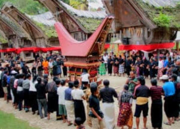 Republik Adat: Jalan Luhur Mengembalikan Ruh Nusantara