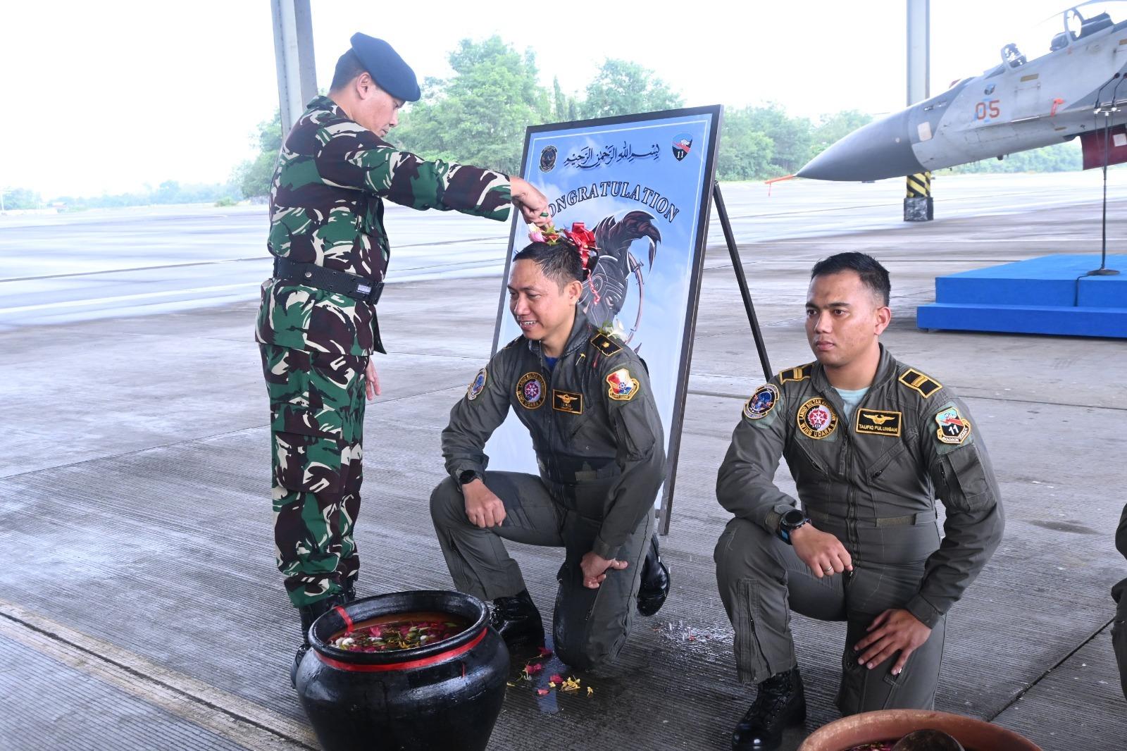Tiga Penerbang Lanud Sultan Hasanuddin Torehkan Prestasi, Capai 2.000 Jam Terbang dan Terbang Solo Pesawat Sukhoi 27/30