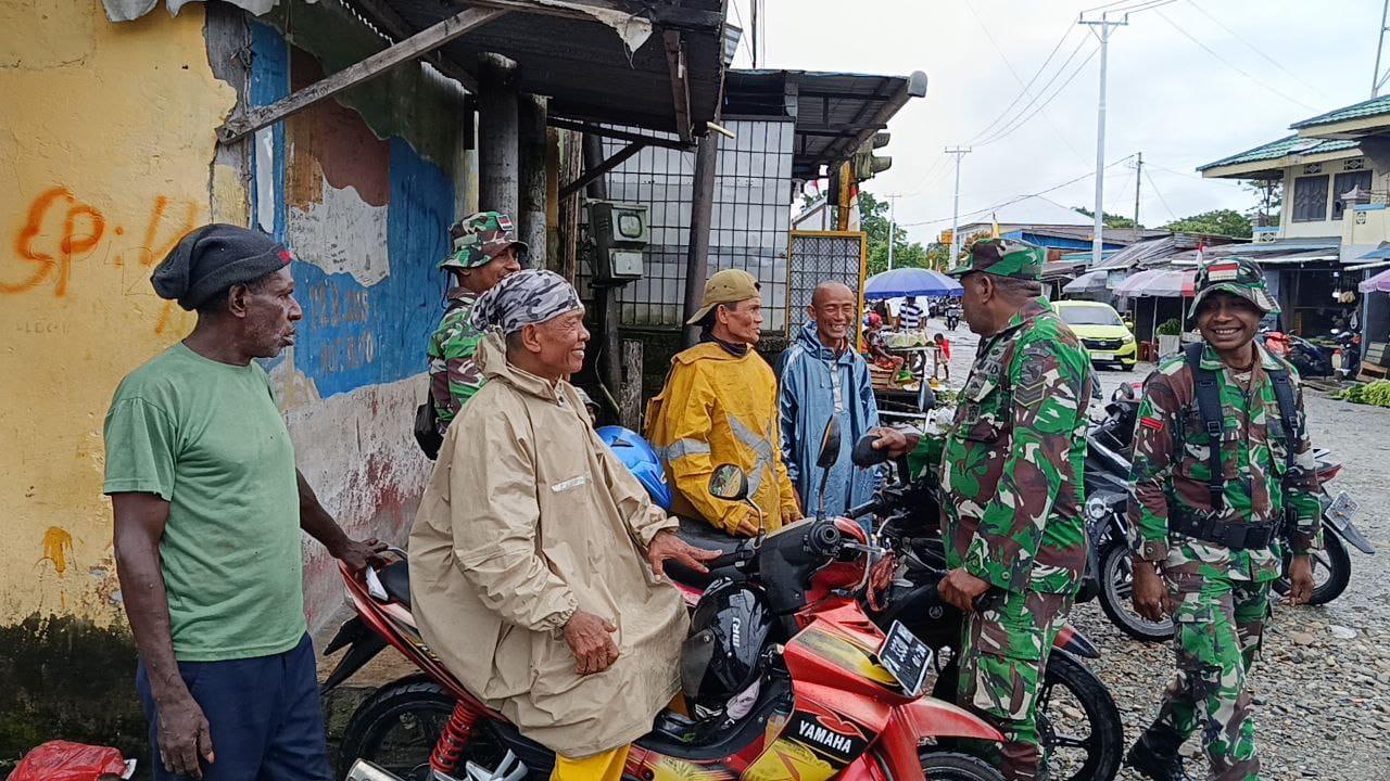 Ciptakan Situasi Kondusif Di Tengah-Tengah Warga, Kodim 1710/Mimika Bersama Komponen Pendukung Terus Menggelar Patroli Humanis Jelang HUT Ke-80 TNI