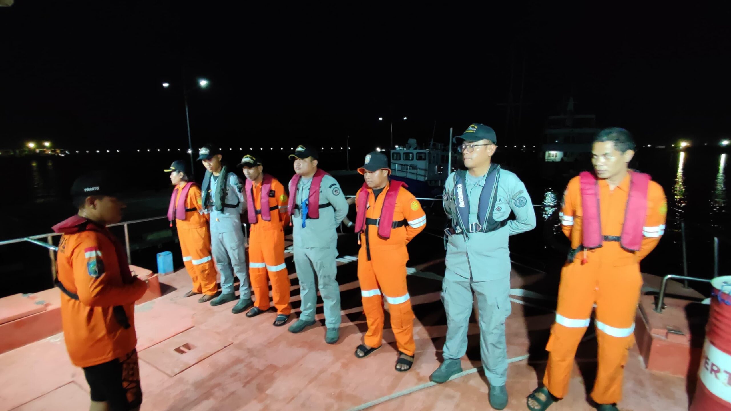 Bakamla RI Selamatkan 8 Nelayan di Perairan Makassar