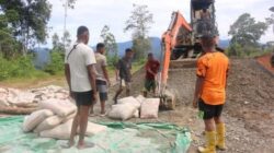 Satgas TMMD 126 Lanjutkan Tahapan Awal Pembangunan Jalan di Kampung Babak
