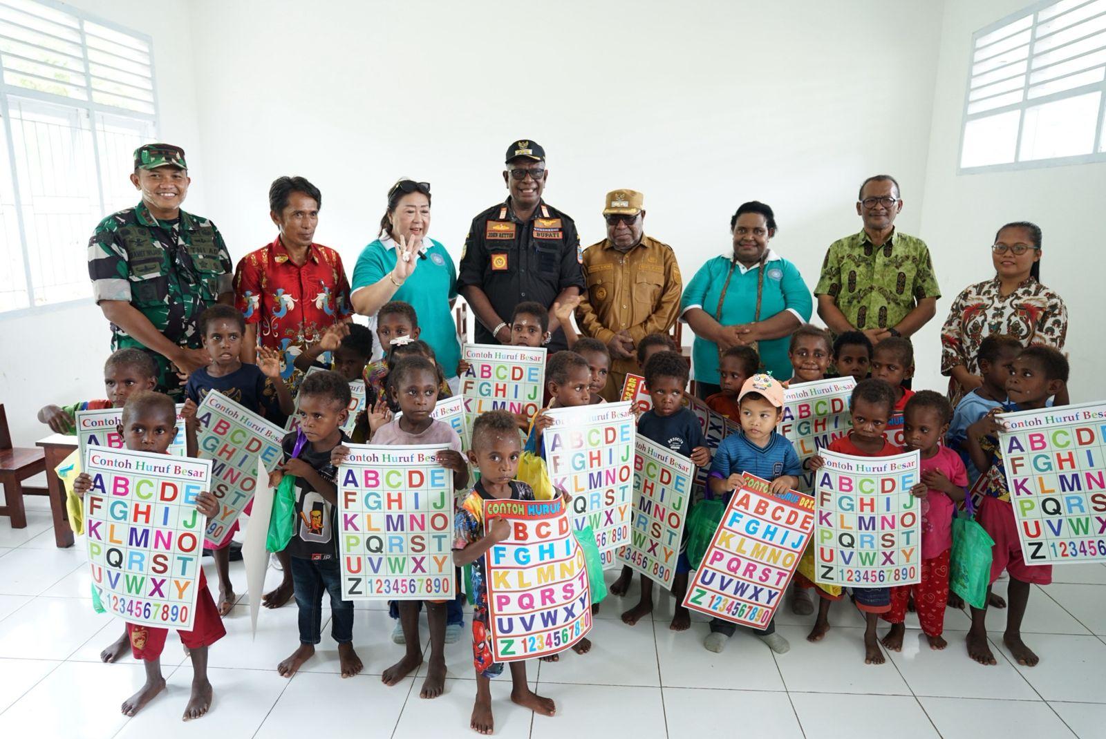 Dandim 1710/Mimika Dampingi Bupati dan Wakil Bupati Mimika Saat Melaksanakan Kunjungan Kerja di Distrik Mimika Barat Jauh