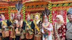 Pangkalima Gong Pendy Ruca dan KRA Ngabehi Fitria Anggraeni Pimpin Kehadiran Adat Kalteng di Penganugerahan Gelar Adat Bengkulu