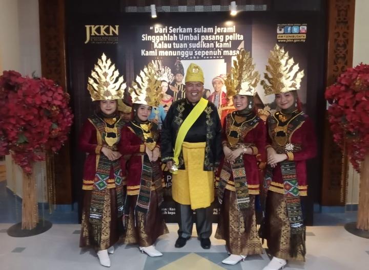 Raja Gontar Berkibar di Melaka: Kerajaan Aru Wakili Indonesia di Festival Warisan Etnik Nusantara 2025