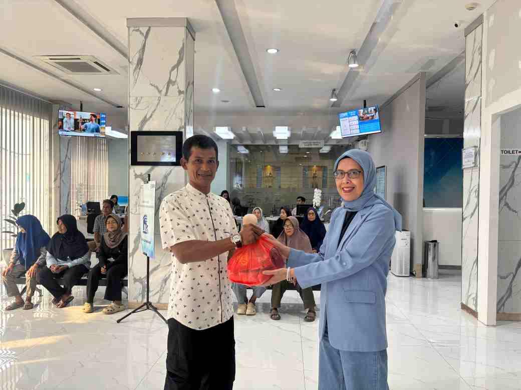 Dengungkan Kebaikan, BRI Kanca Cimanggis Salurkan Bantuan kepada Dhuafa dan Anak Yatim