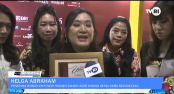 Ketua Perwanti PSMTI Pusat, Helga Abraham Terima Penghargaan di Ajang Women Empowering Award 2025
