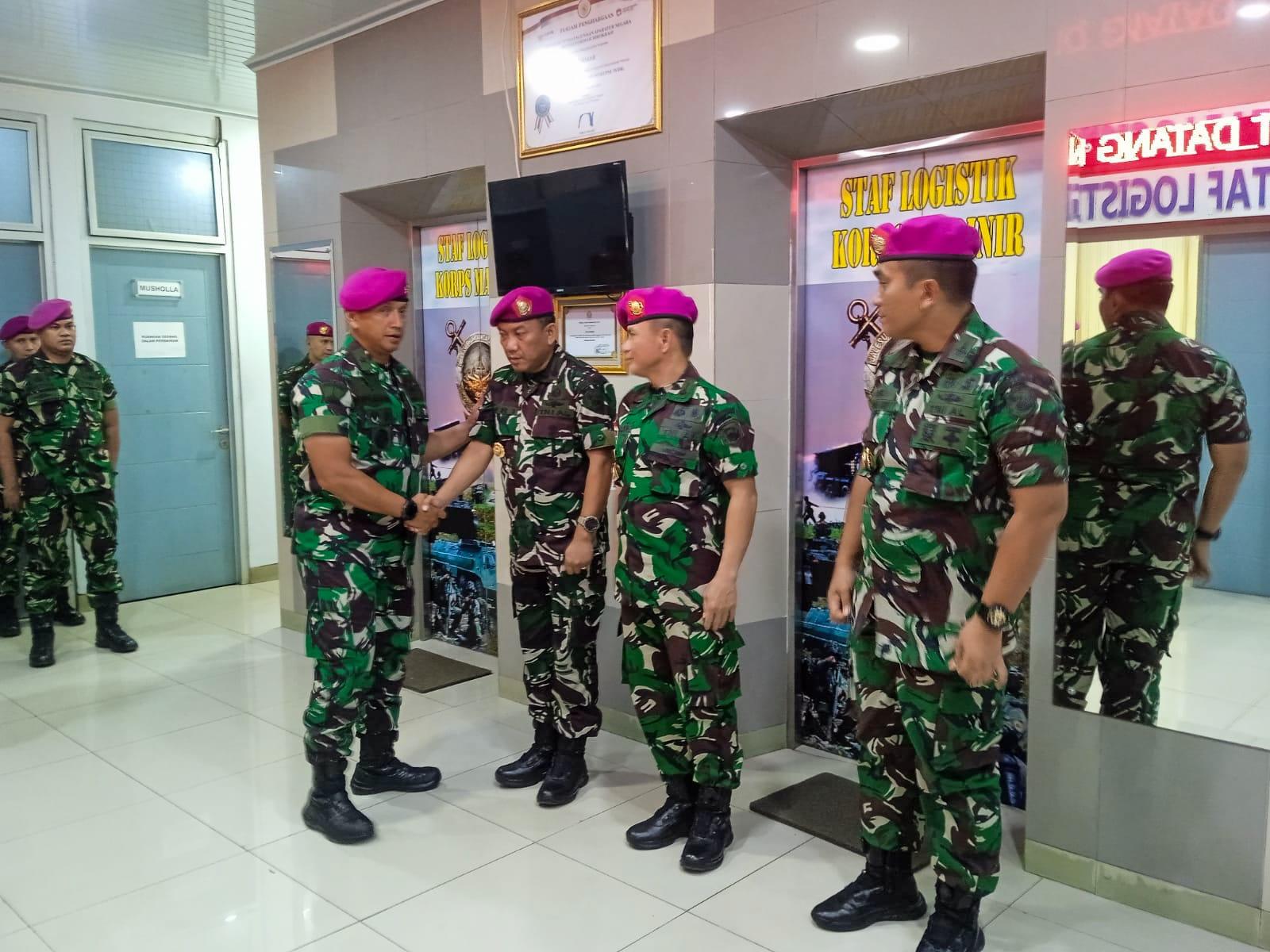 ASLOG PANGKORMAR PIMPIN PENGUKUHAN PARA PABAN SLOG KORPS MARINIR