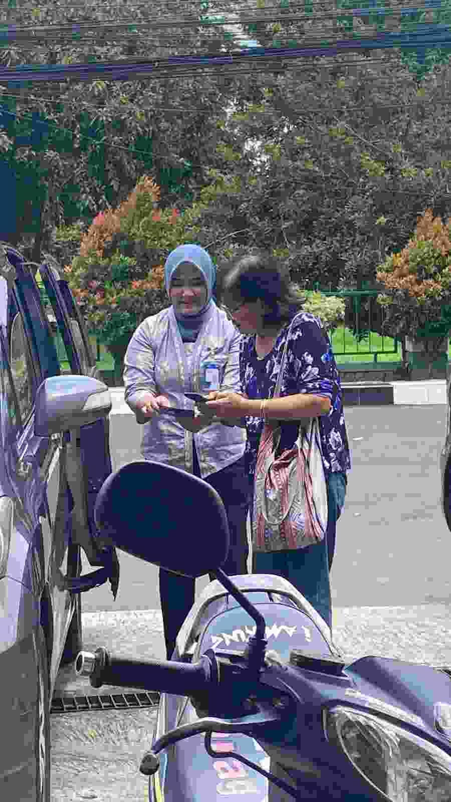 BRI KC Cimanggis Hadirkan Layanan Humanis, Teller Layani Pensiunan di Luar Gedung