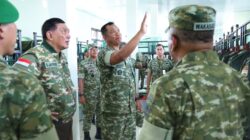 Wakil Panglima TNI Dampingi Menhan RI Kunjungi Yonif TP 852/ABY