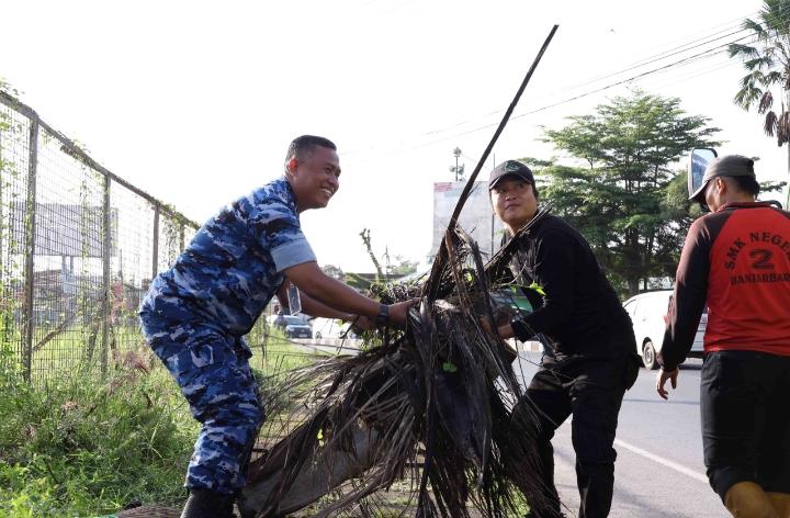 Komandan Lanud Sjamsudin Noor Pimpin Gerakan Indonesia ASRI di Banjarbaru.