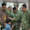 Wujud Empati, Panglima TNI Hadir Kuatkan Keluarga Prajurit Marinir yang Gugur