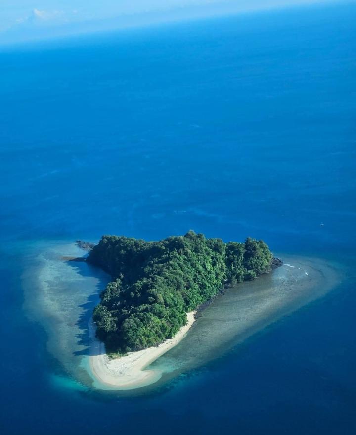 Pulau Molosing: Keindahan Alam, Jejak Sejarah, dan Warisan Peradaban Nusantara